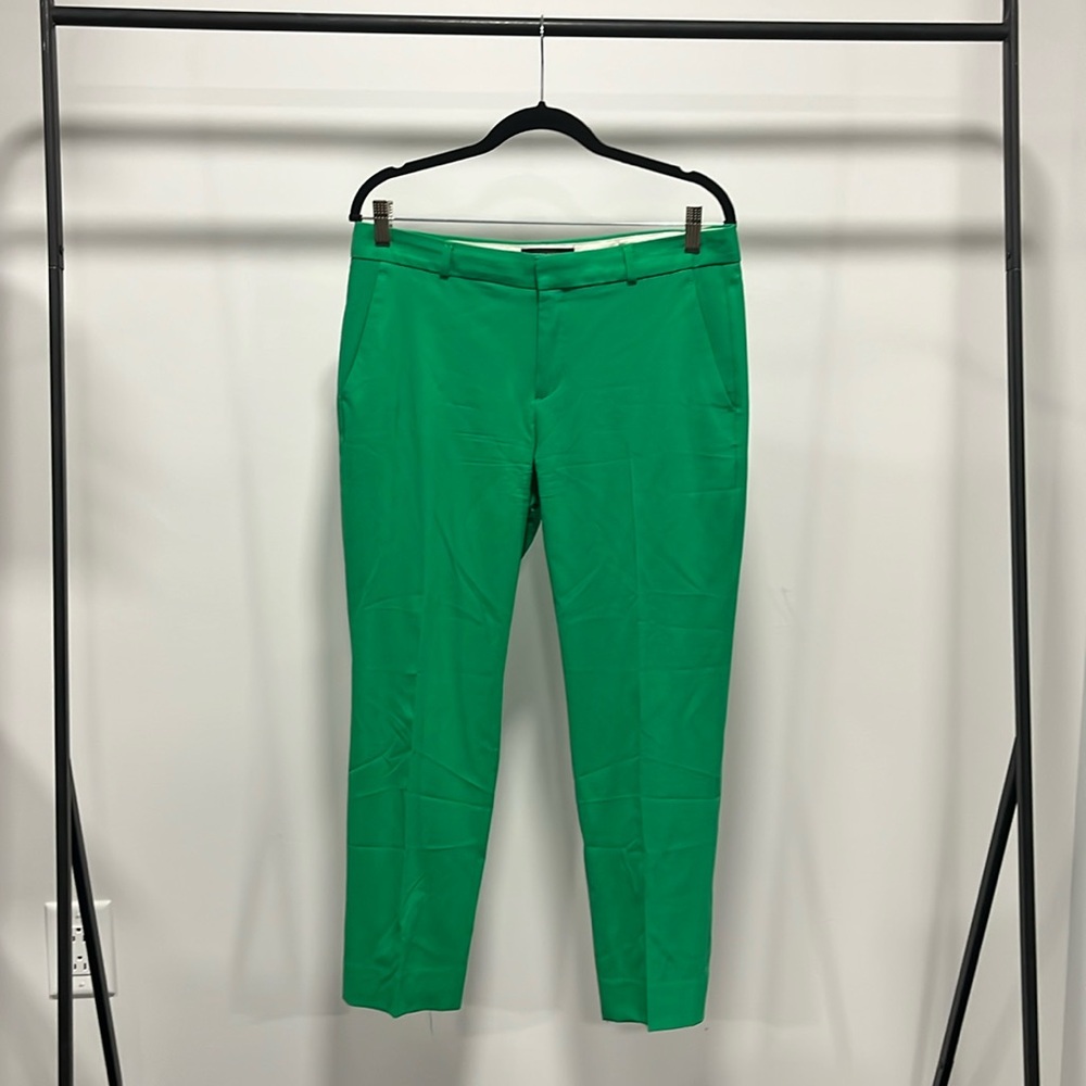 BANANA REPUBLIC green wool dress pants, size 6, good condition.